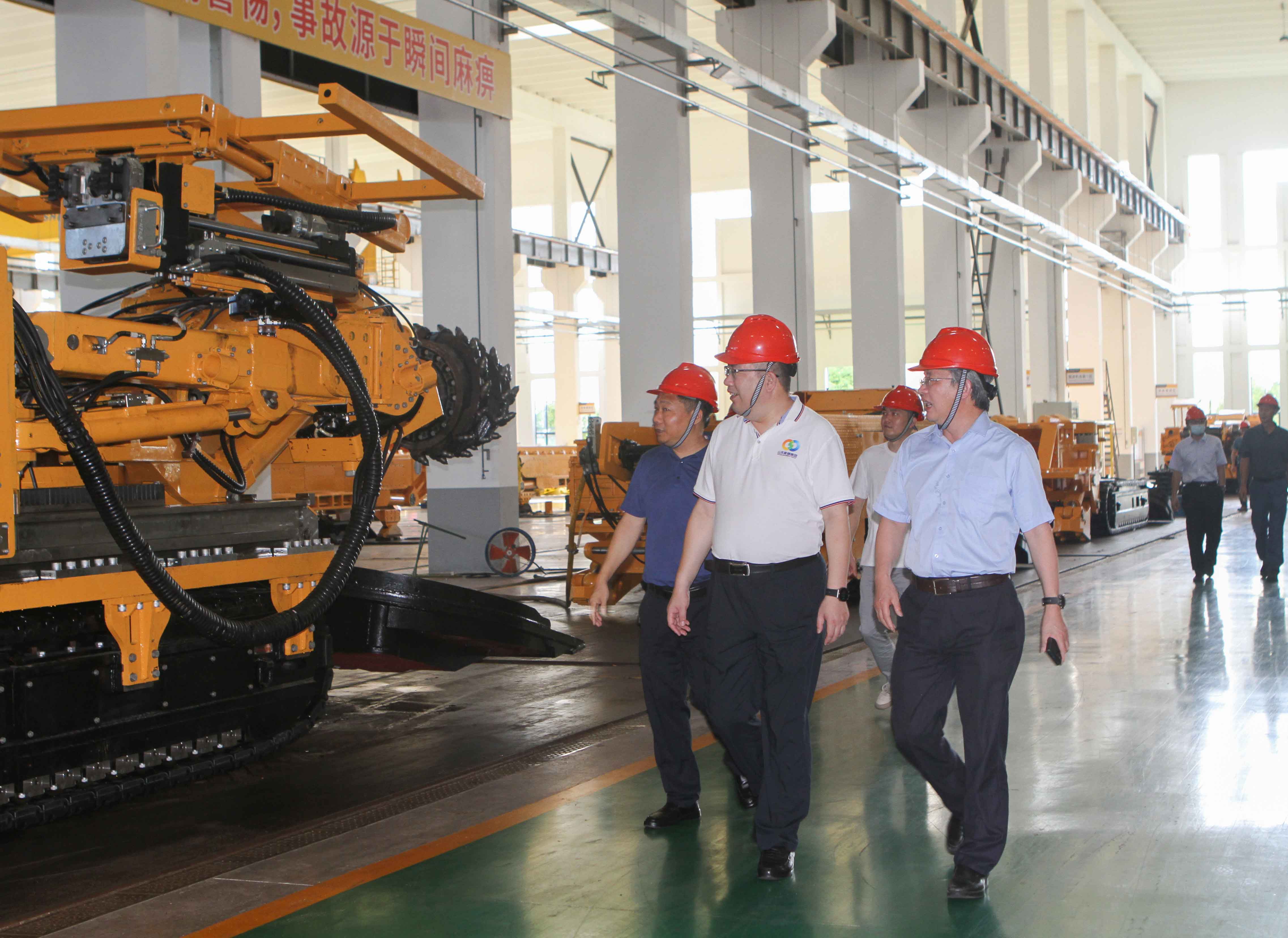 山能集團(tuán)副總經(jīng)理劉小平一行來我公司考察指導(dǎo)(圖1)
