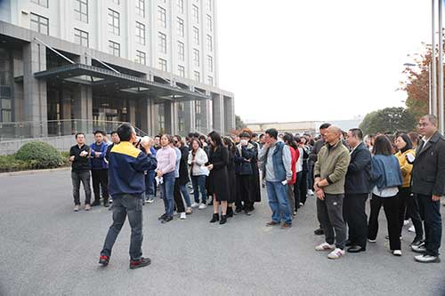 開展應(yīng)急演練? 強(qiáng)化應(yīng)急安全處置能力——上海創(chuàng)力集團(tuán)開展消防演習(xí)活動(dòng)(圖2) 開展應(yīng)急演練? 強(qiáng)化應(yīng)急安全處置能力——上海創(chuàng)力集團(tuán)開展消防演習(xí)活動(dòng)(圖2)